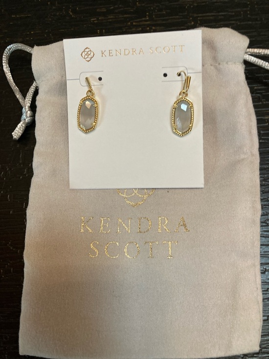 Kendra Scott Lee Gold Drop Earrings with Gray Faceted Stones - Picture 4 of 10